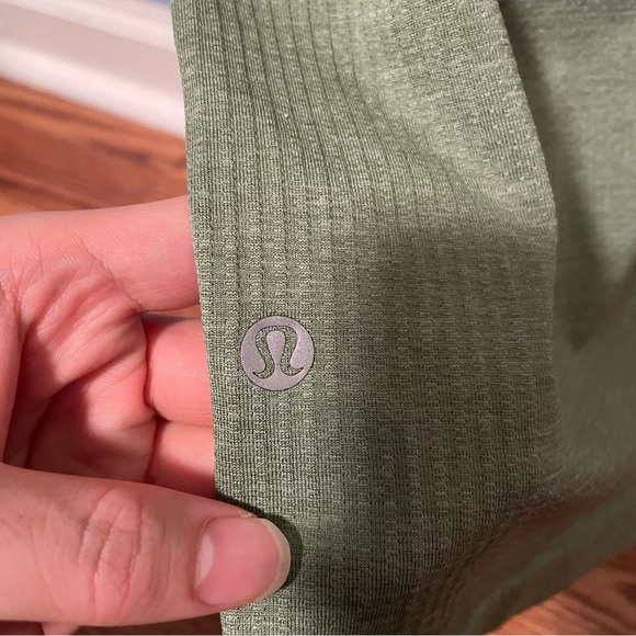 Lululemon Medium Metal Vent Tech Sage Green - Picture 3 of 4